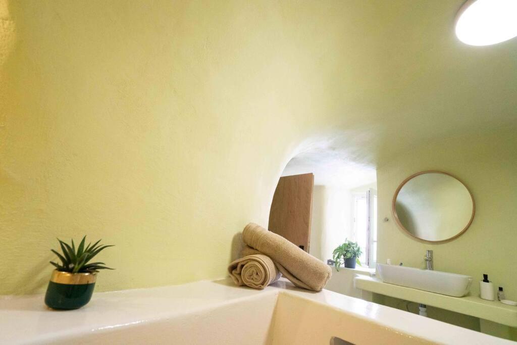 Santorini Oasis- Cave House Villa Fira  Luaran gambar