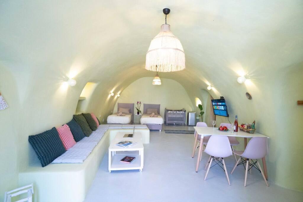 Santorini Oasis- Cave House Villa Fira  Luaran gambar